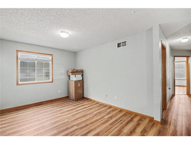 Building Photo - 130 River Woods Dr W