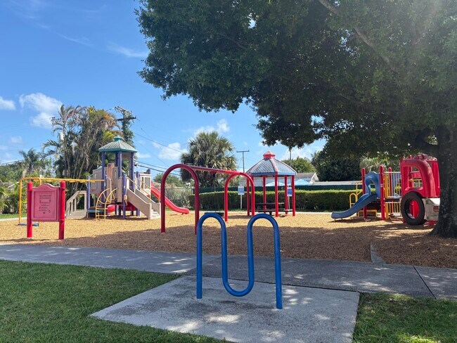 Building Photo - 2312 Redwood Rd