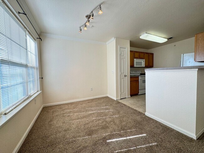 Building Photo - Nice Condo in South Ft. Collins