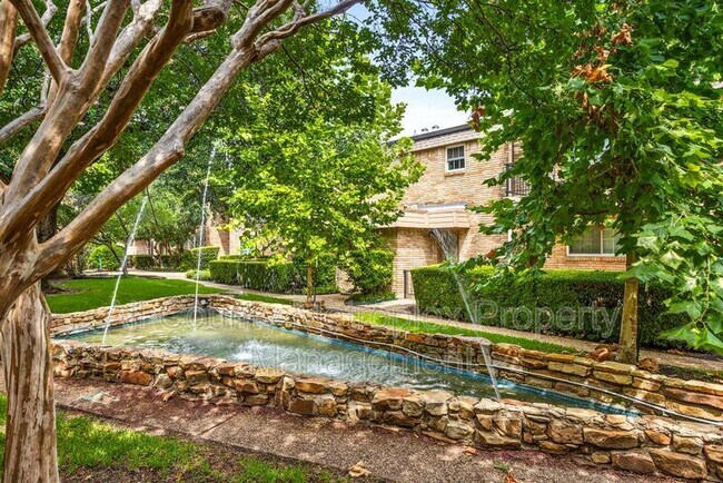 Building Photo - 7924 Royal Ln