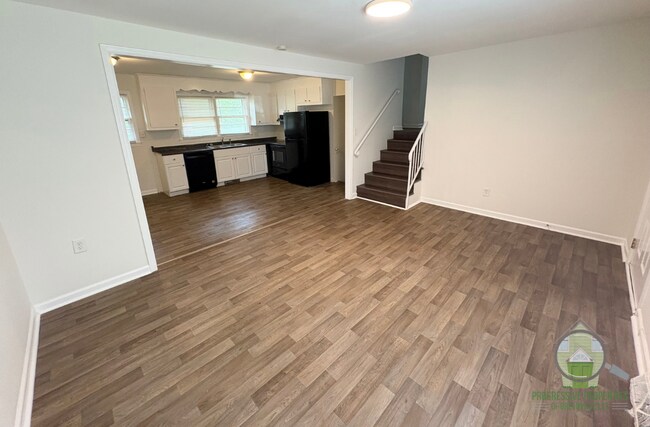 Building Photo - 203 Daisy Dr