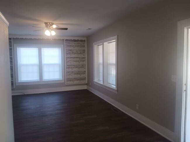 Building Photo - 3 bedroom, 2 bath with office in Frederick...