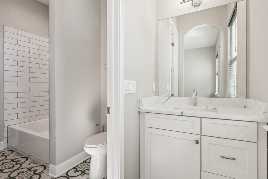 Building Photo - 1410 E Curtis St