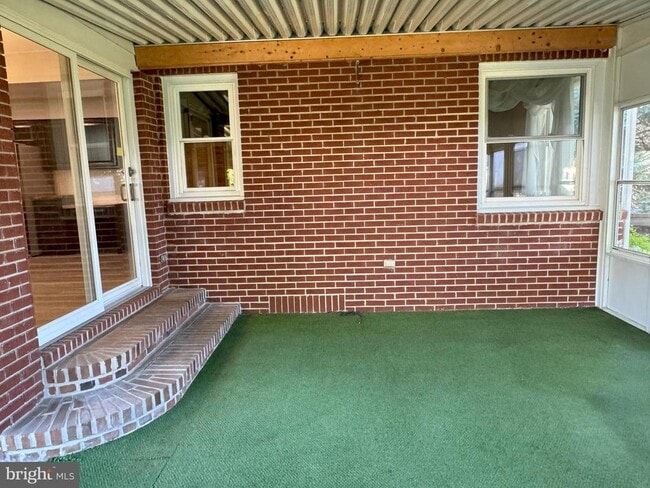 Building Photo - 430 Moul Ave
