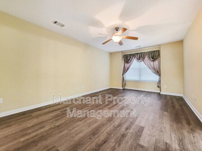Building Photo - 4 Wisner Ct