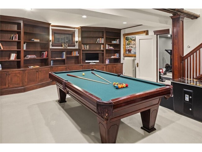 Building Photo - 2700 W Lake of the Isles Pkwy