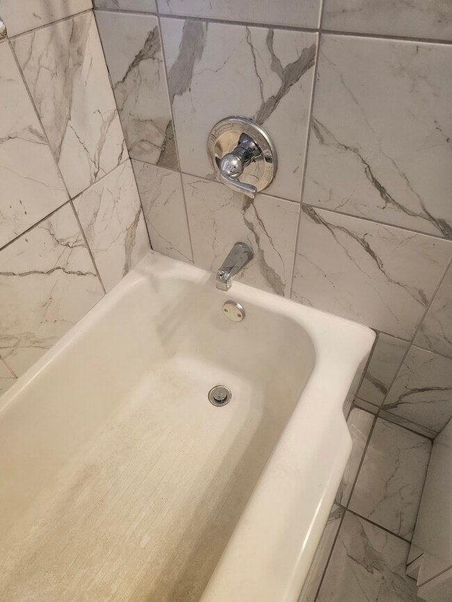 Building Photo - Charming 2 bedrooms and 1 bath home located on Sagamore Rd in Leawood, KS