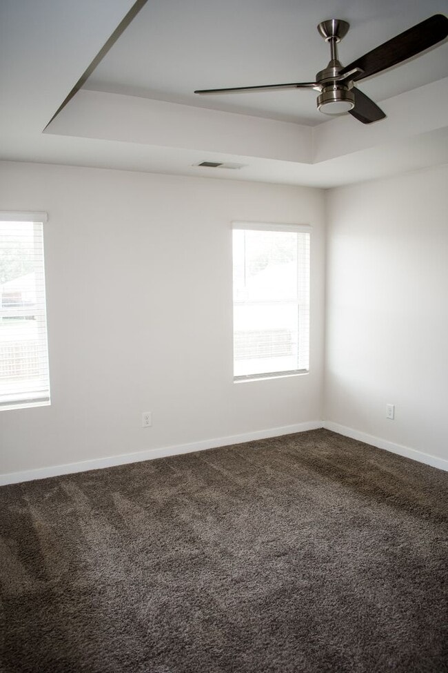 Building Photo - Spacious 3-Bedroom Home with Loft – Minute...