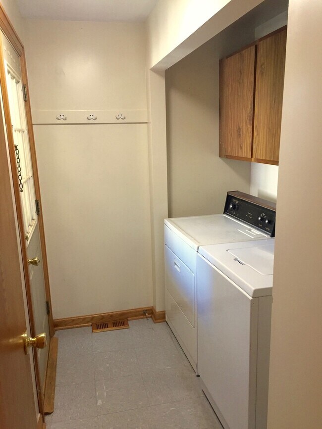 Building Photo - 268 Sanford St