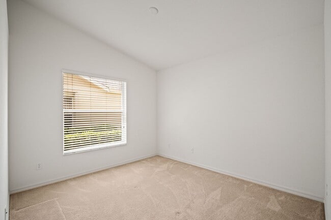 Building Photo - Beautiful Villas 3 beds 2 baths in a Gated...