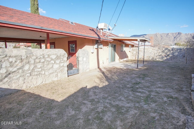 Building Photo - 6437 Pizarro St