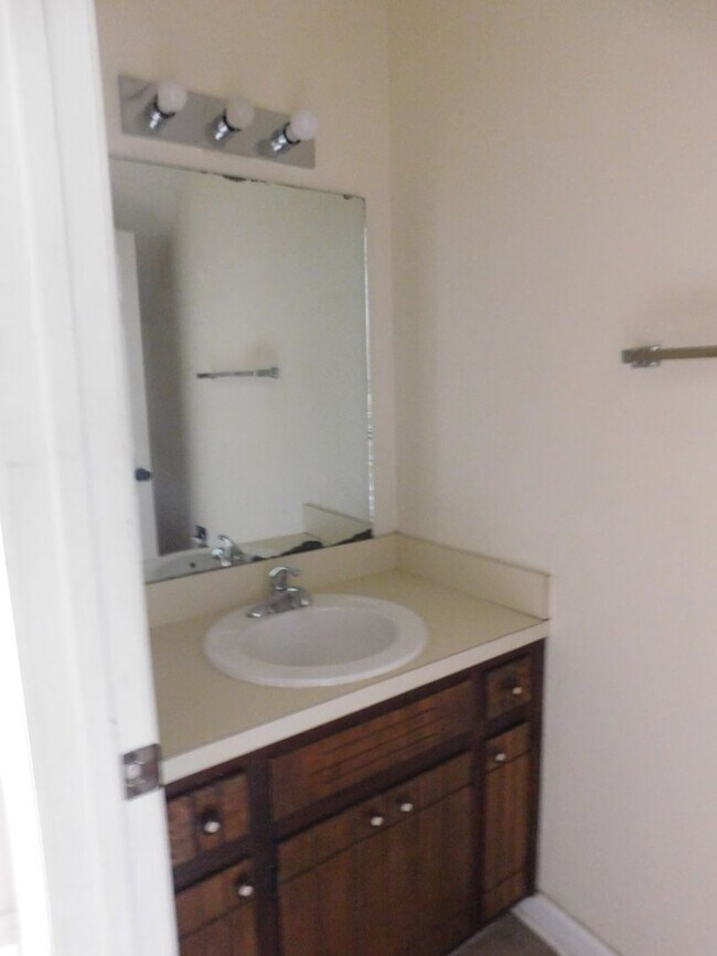 Building Photo - 1505 College Way