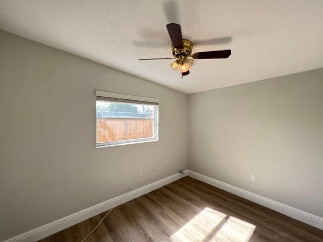 Building Photo - 6511 Seminole Dr