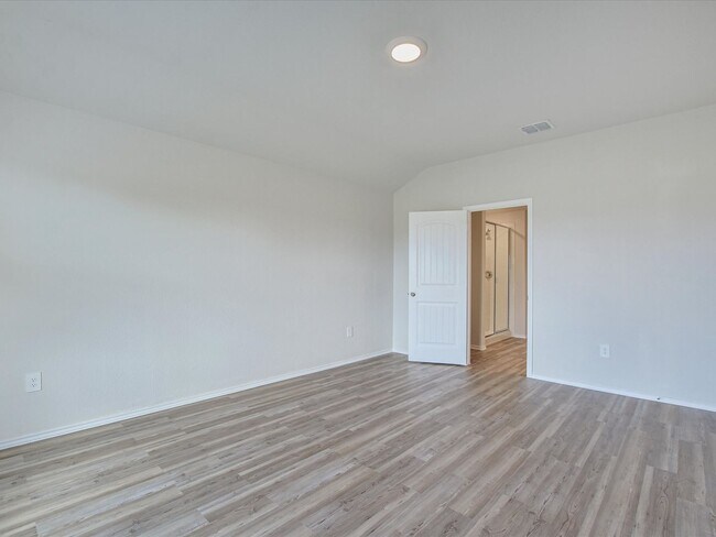 Building Photo - NEW LUXURY VINYL FLOORING IN ALL ROOMS - 3...