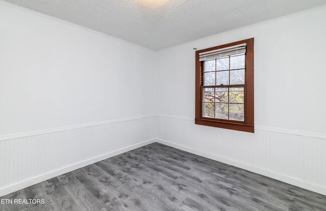 Building Photo - 5501 Lake Shore Dr