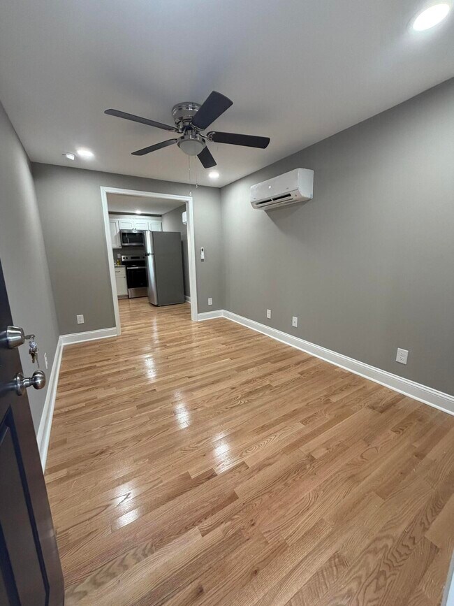 Building Photo - 402 Gunn St