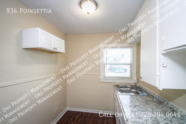 Building Photo - 934 Poinsettia-