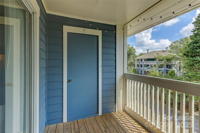 Building Photo - 501 Olmsted Park Pl