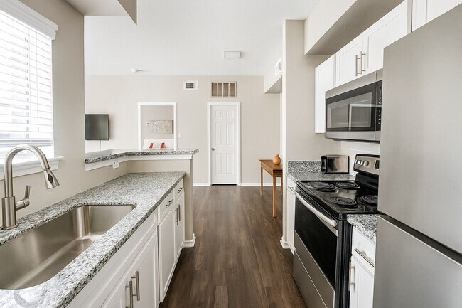 Building Photo - 6225 Saratoga Blvd