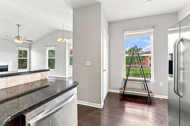 Building Photo - 10436 Villa View Cir