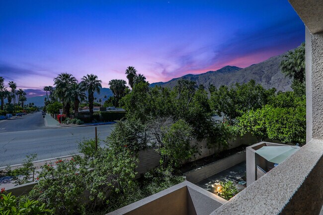 Building Photo - 835 Village Square S