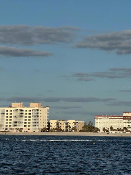 Building Photo - 830 The Esplanade N