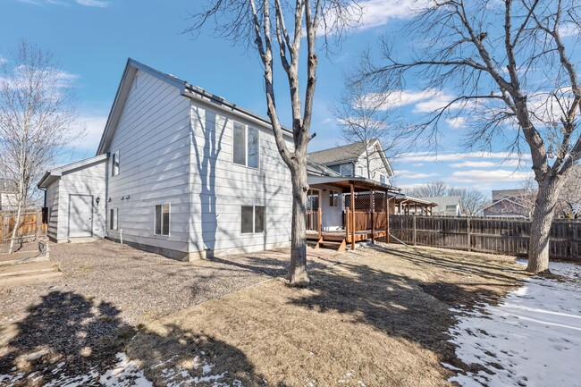 Building Photo - Beautiful 2 story home