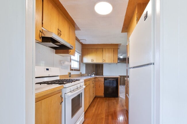 Building Photo - 206 N 4000 E