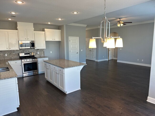 Building Photo - Available Now! Modern 3-Bedroom, 2-Bathroom Home in Legendary Subdivision near Shaw Elementary