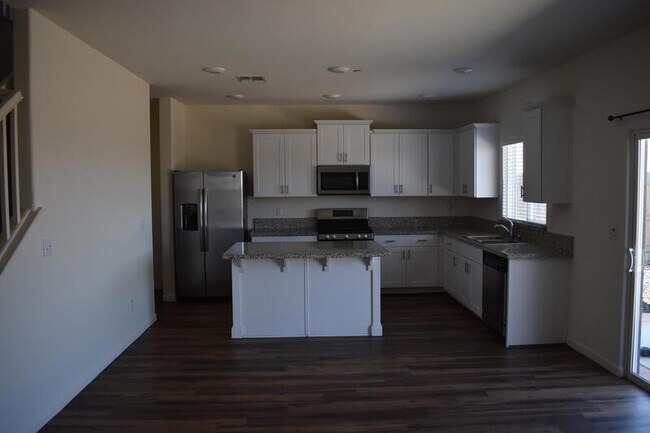 Building Photo - 4297 Freemark Ave