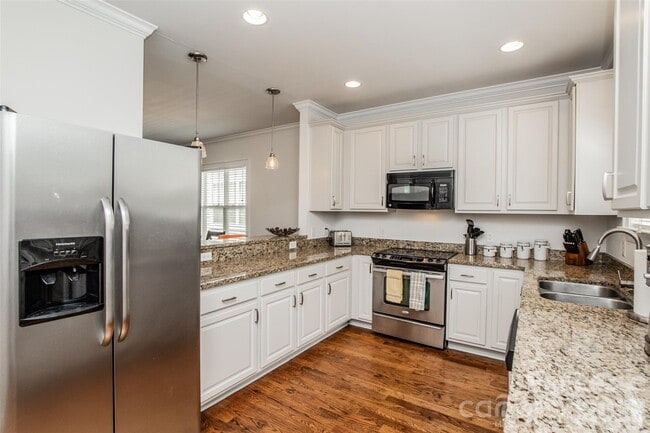 Building Photo - 315 Woodvale Pl