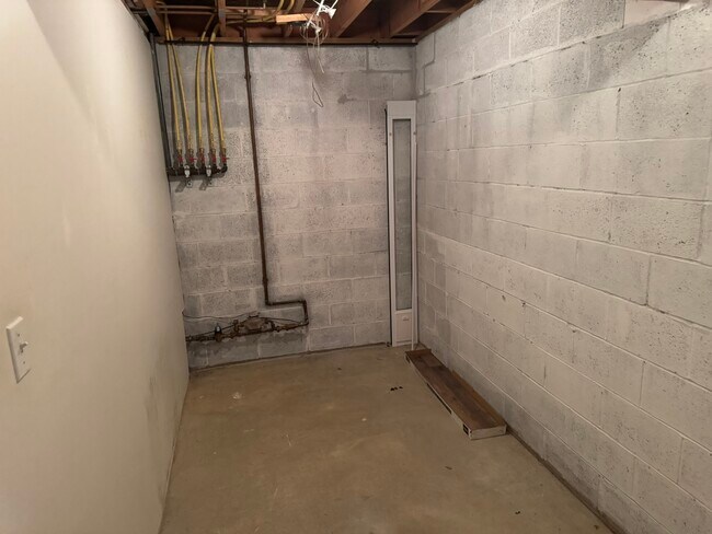 Building Photo - 205 Prairie Ct