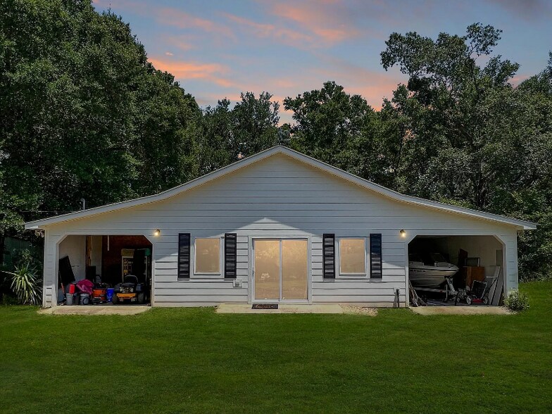 Building Photo - 15698 Danne Rd
