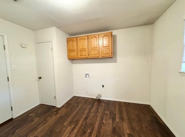 Building Photo - 124 Forest Dr