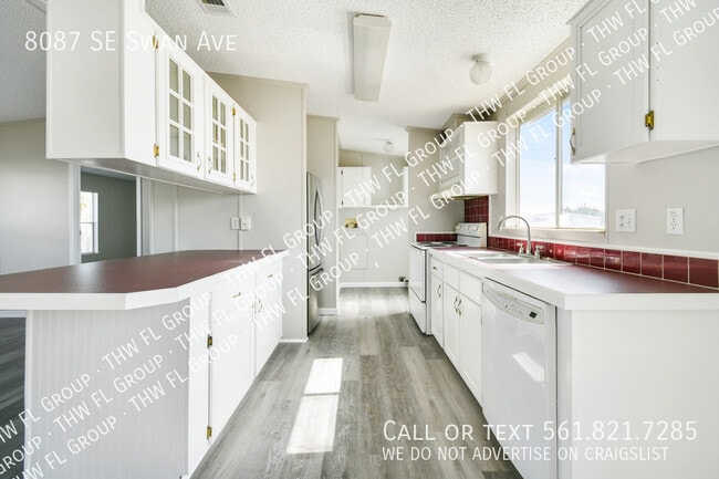 Building Photo - 8087 SE Swan Ave