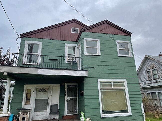 Primary Photo - Newly Updated 1 Bedroom 1 Bathroom-Upstair...