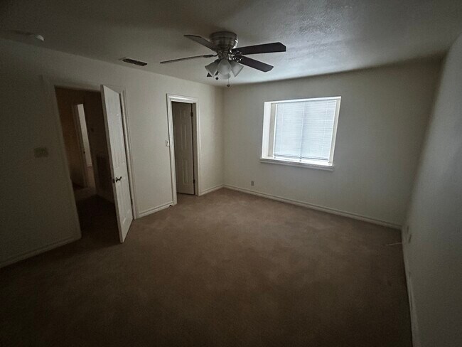 Building Photo - 15603 Rose Crest