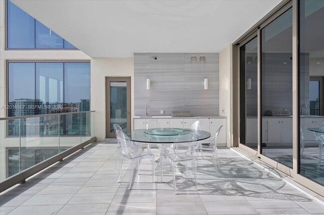 Building Photo - 17901 Collins Ave