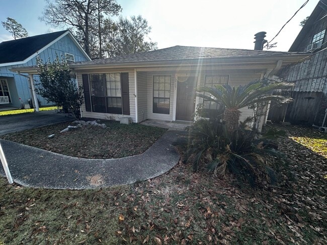 Building Photo - Ozone Woods Ranch