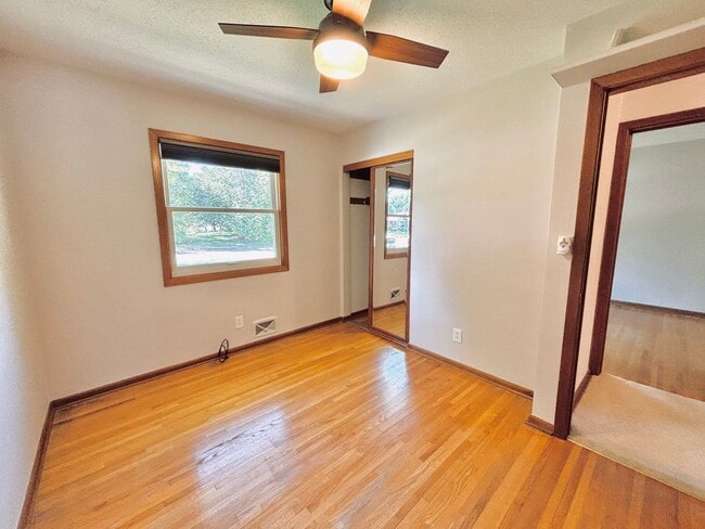 Building Photo - Sprawling 3bedroom 2bath Home in Roseville...