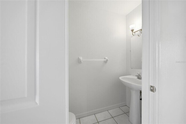 Building Photo - 13542 Embassy Park Ct