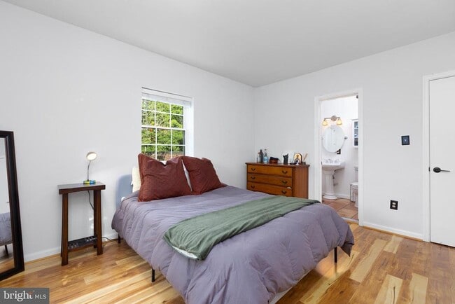 Building Photo - 1900 Key Blvd