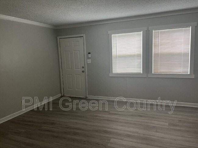 Building Photo - 2125 E Seminole St