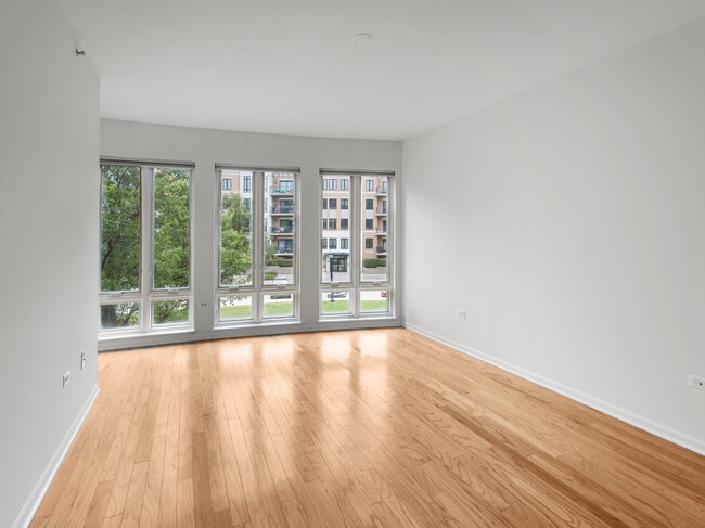 Building Photo - 135 S York St