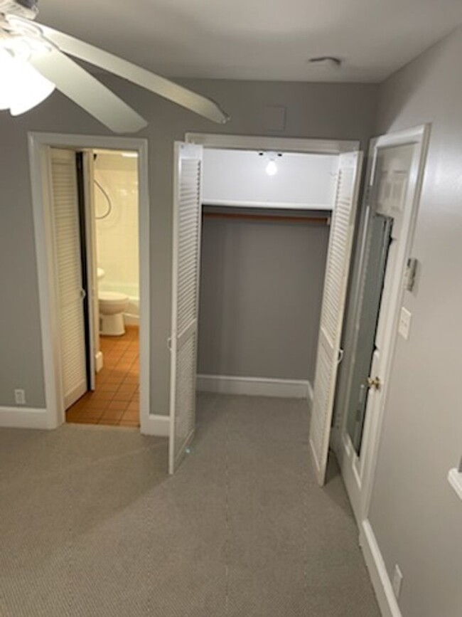 Building Photo - 1BR in Georgetown East Village WITH PARKIN...