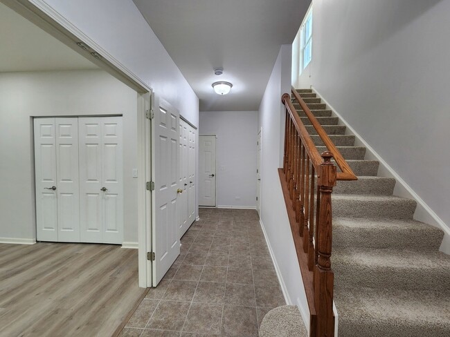 Building Photo - 208 W Hyde St