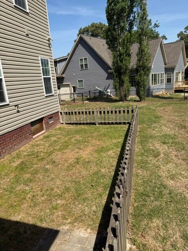 Building Photo - 4 Bed/2.5 Bath Home - Desirable Glen Laurel Subdivision - CBA School District