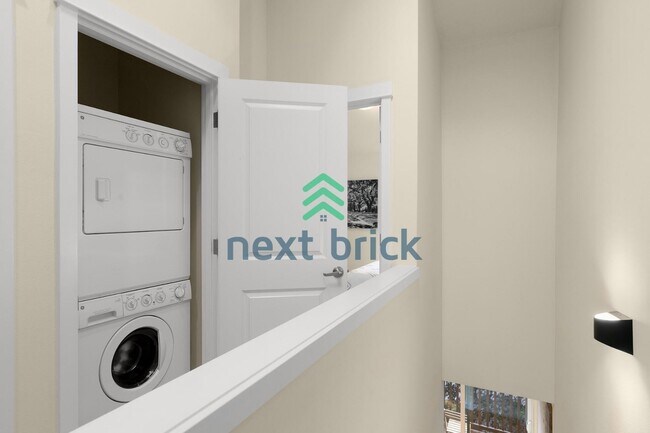 Building Photo - 2 BED 2 BATH TOWNHOME FOR RENT