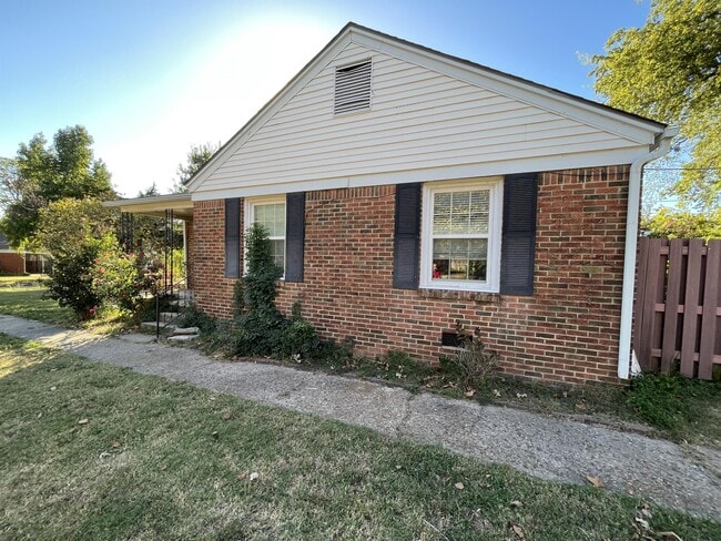 Primary Photo - 427 E 6th St
