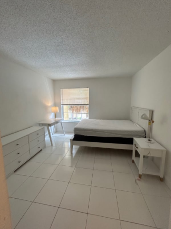 Building Photo - 470 NW 20th St